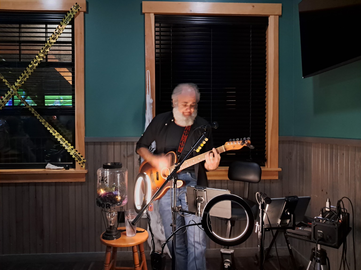 Trevor Knowles performing