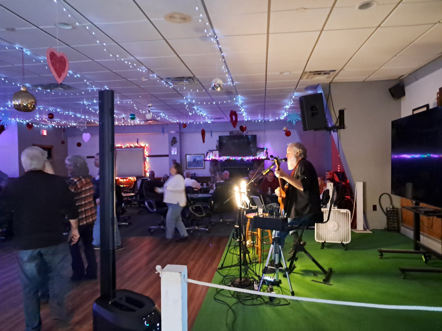 Trevor Knowles performing for a crowd